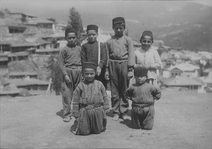 Дерекойские дети. 1897 год. Фото Антона Стуксберга